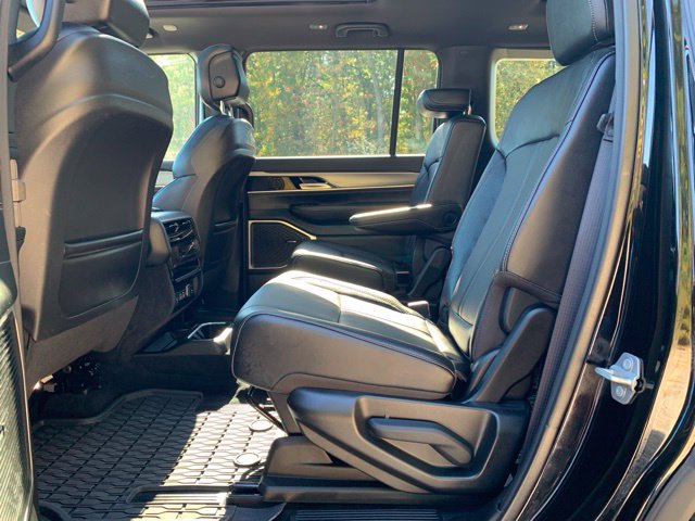 Used 2023 Jeep Wagoneer Series II AWD/4WD image 18