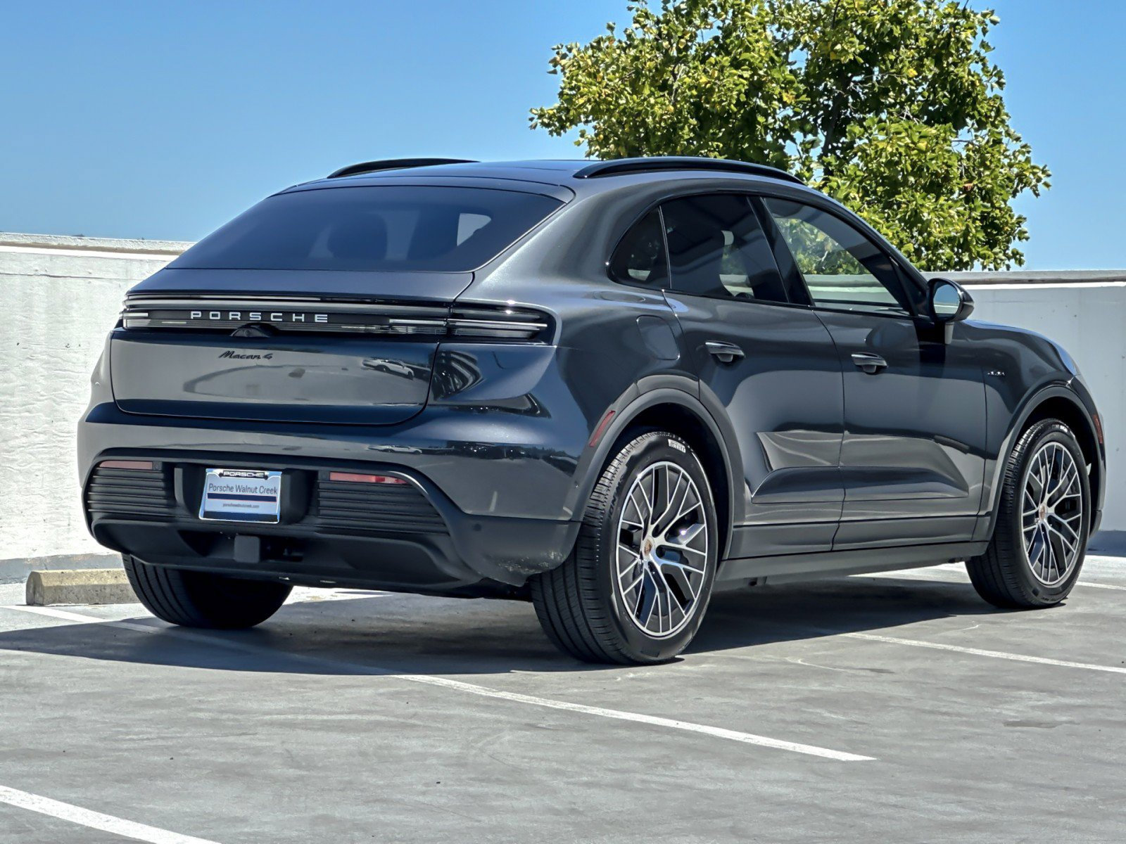 Certified 2025 Porsche Macan 4 Electric AWD/4WD image 8