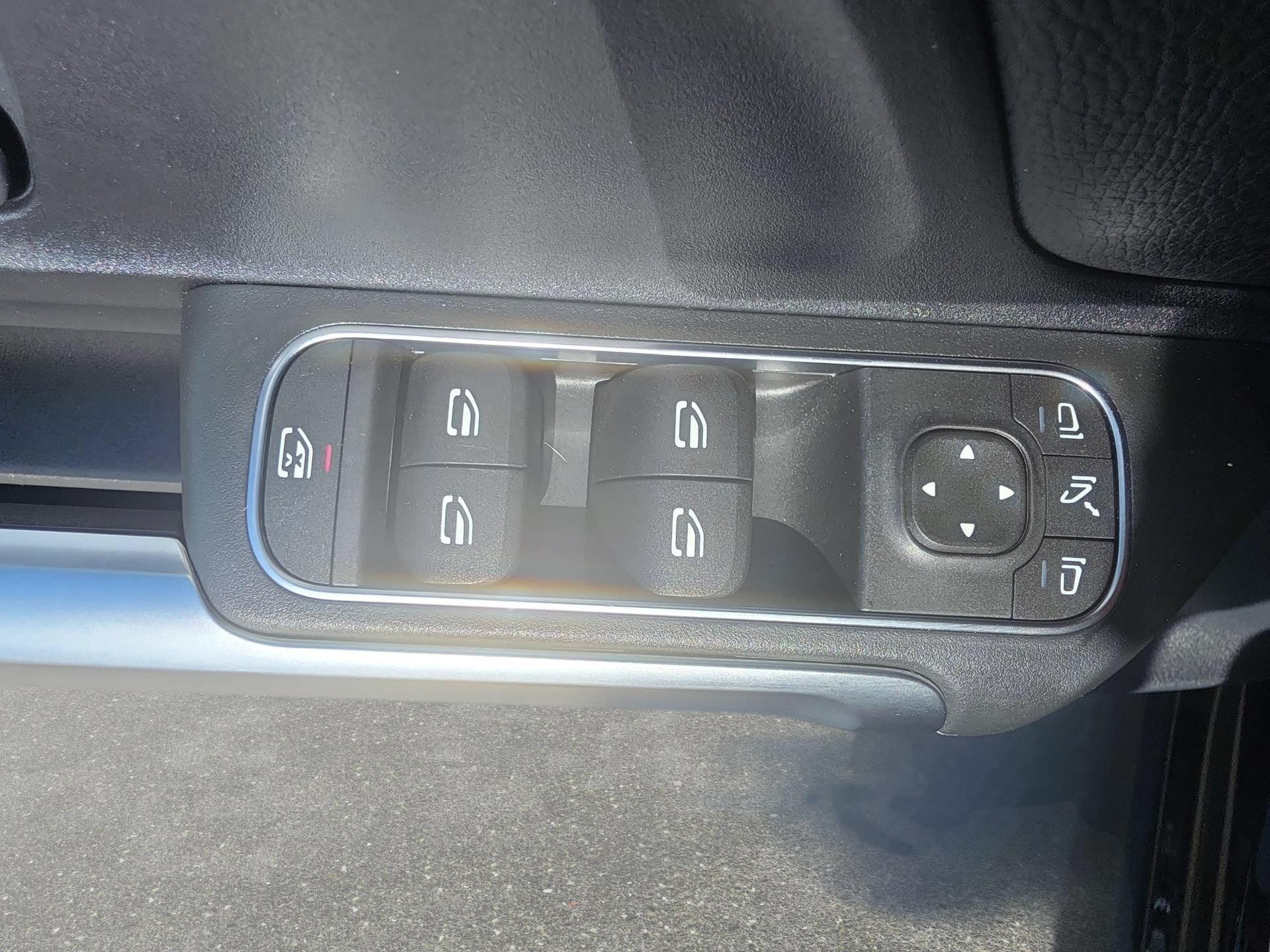 Used 2024 Mercedes-Benz GLB 250 image 27