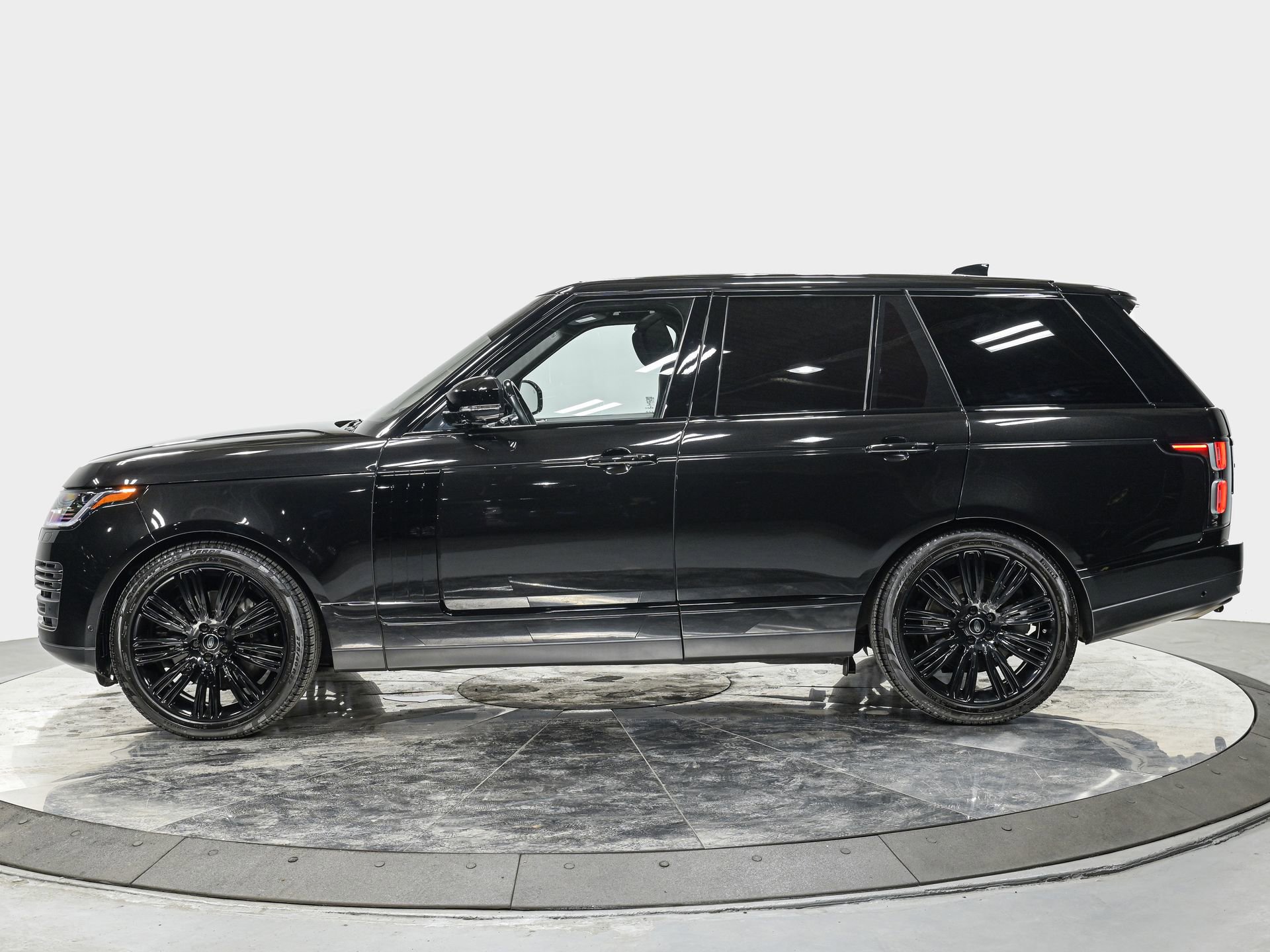 Used 2022 Land Rover Range Rover P525 Westminster Edition image 4