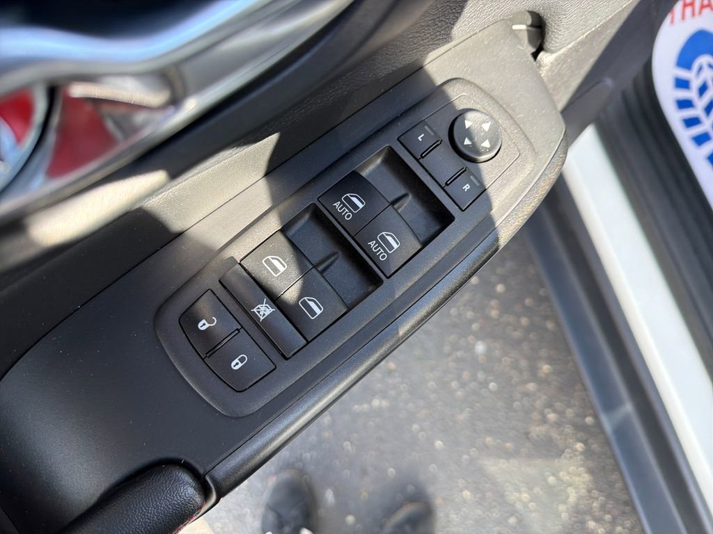 Used 2022 Jeep Cherokee Trailhawk AWD/4WD image 11