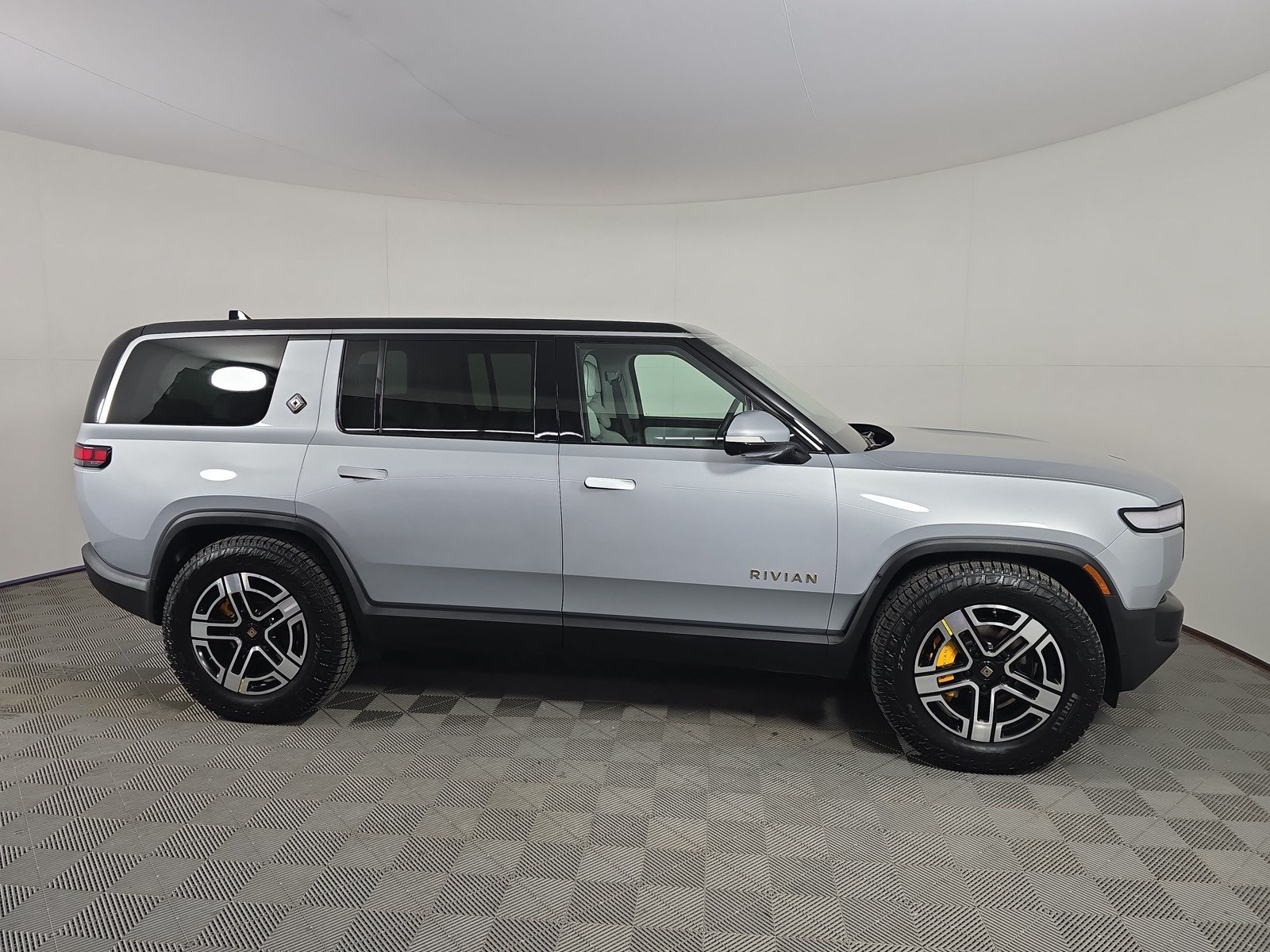 Used 2023 Rivian R1S Launch Edition AWD/4WD image 6