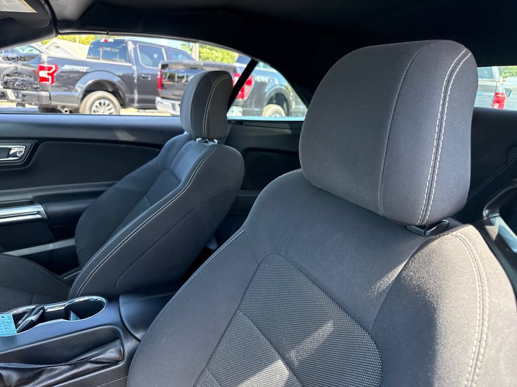 Used 2016 Ford Mustang Convertible RWD image 17