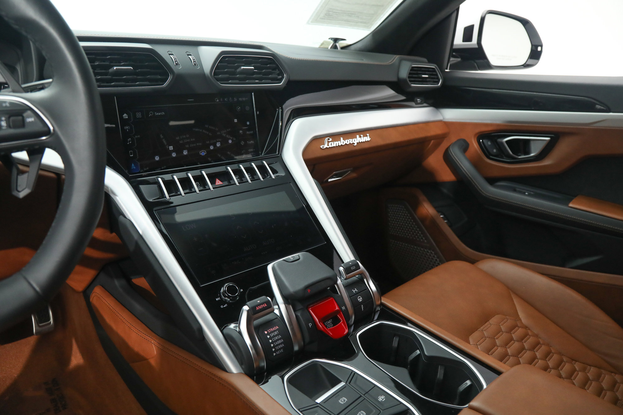 Used 2020 Lamborghini Urus AWD/4WD image 26