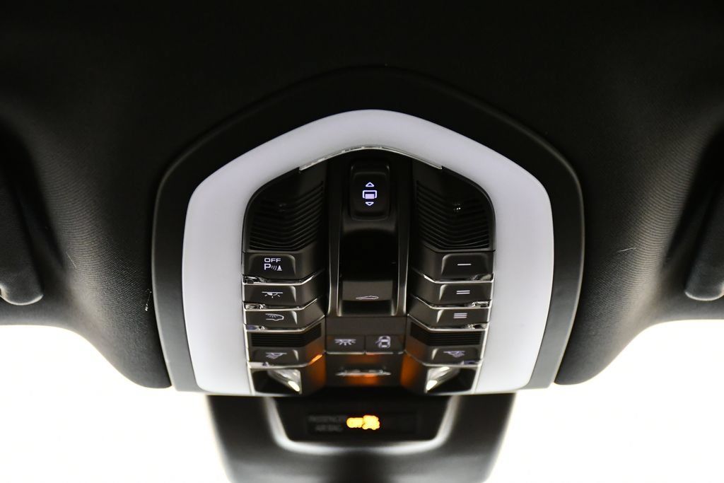 Certified 2026 Porsche Macan AWD/4WD image 24