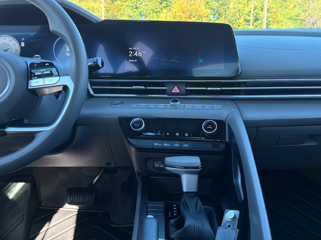 Certified 2024 Hyundai Elantra SEL FWD image 18