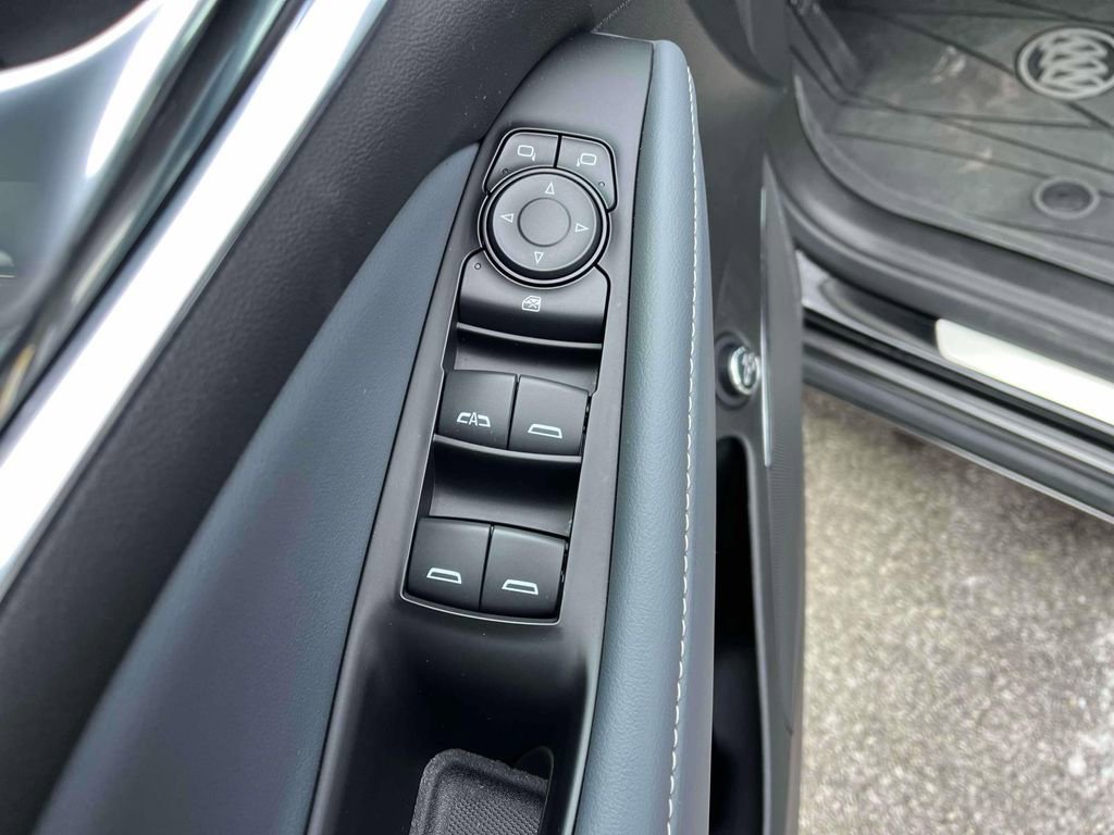 Used 2023 Buick Enclave Essence image 26