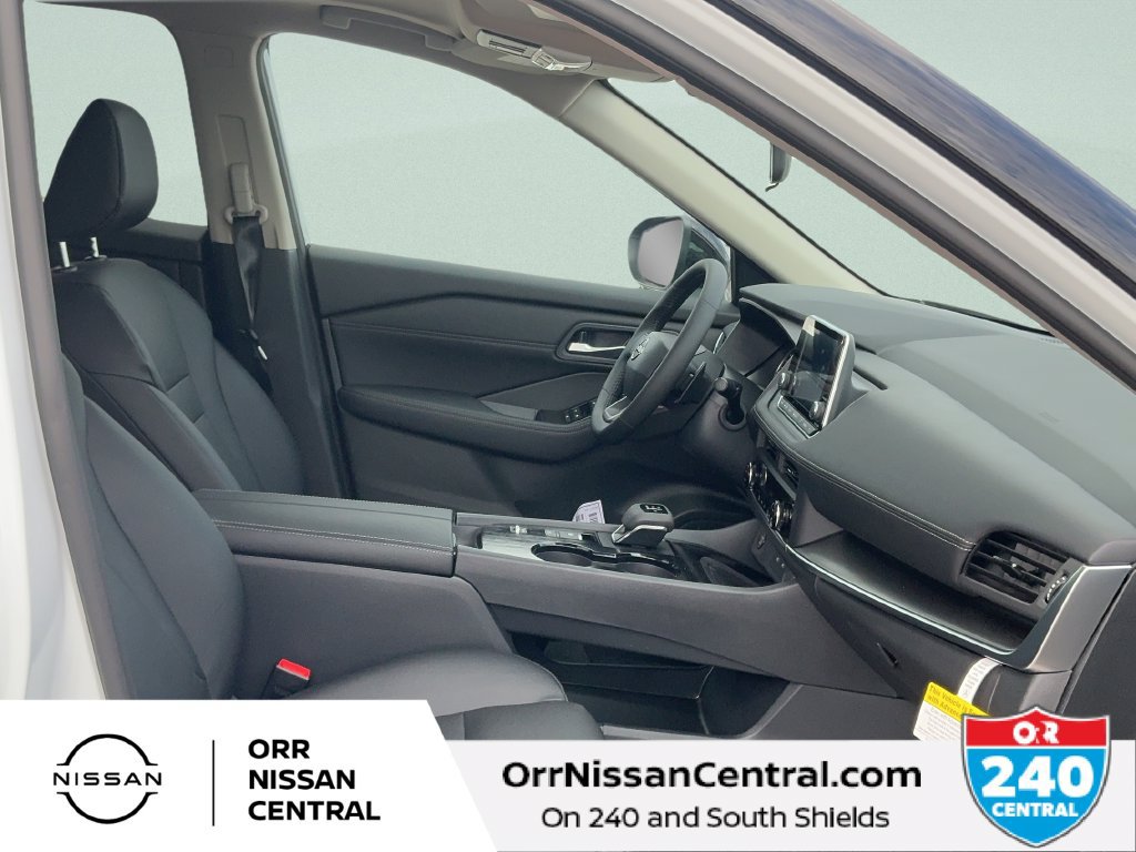 New 2027 Nissan Rogue Dark Armor FWD image 11