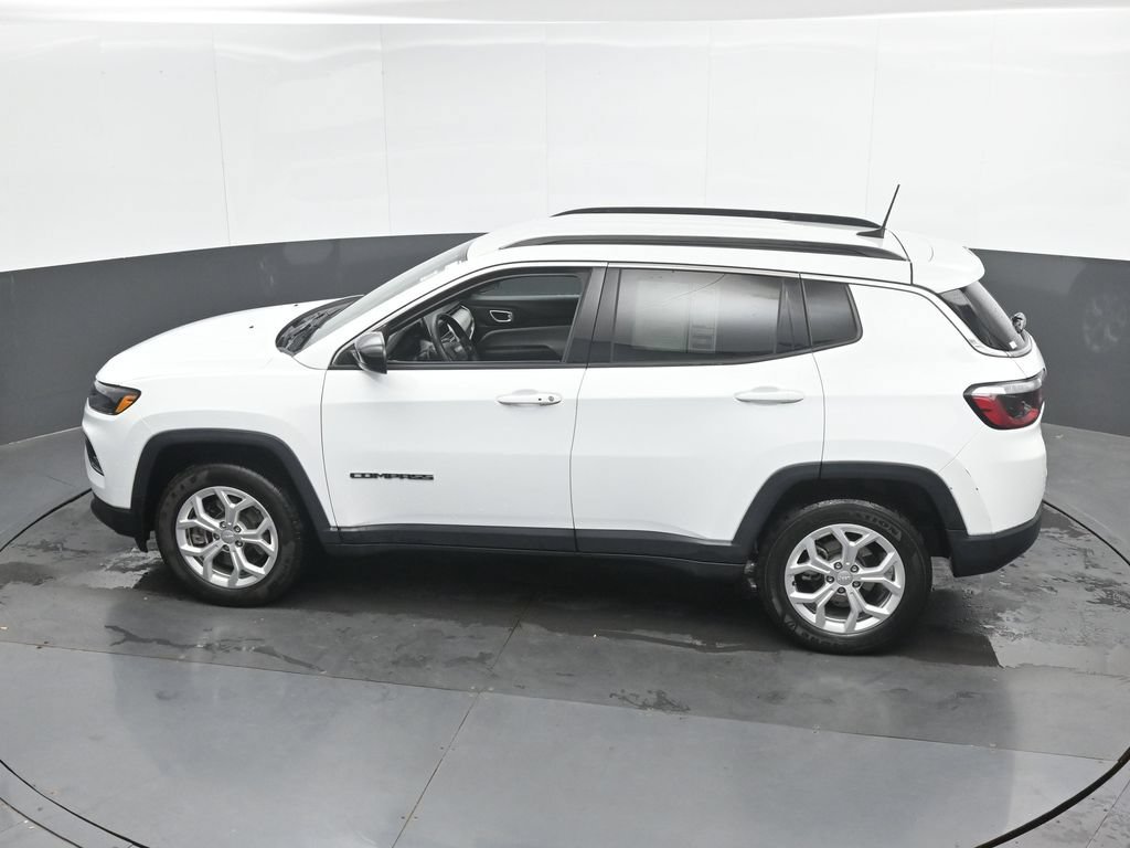 Used 2024 Jeep Compass Latitude AWD/4WD image 34