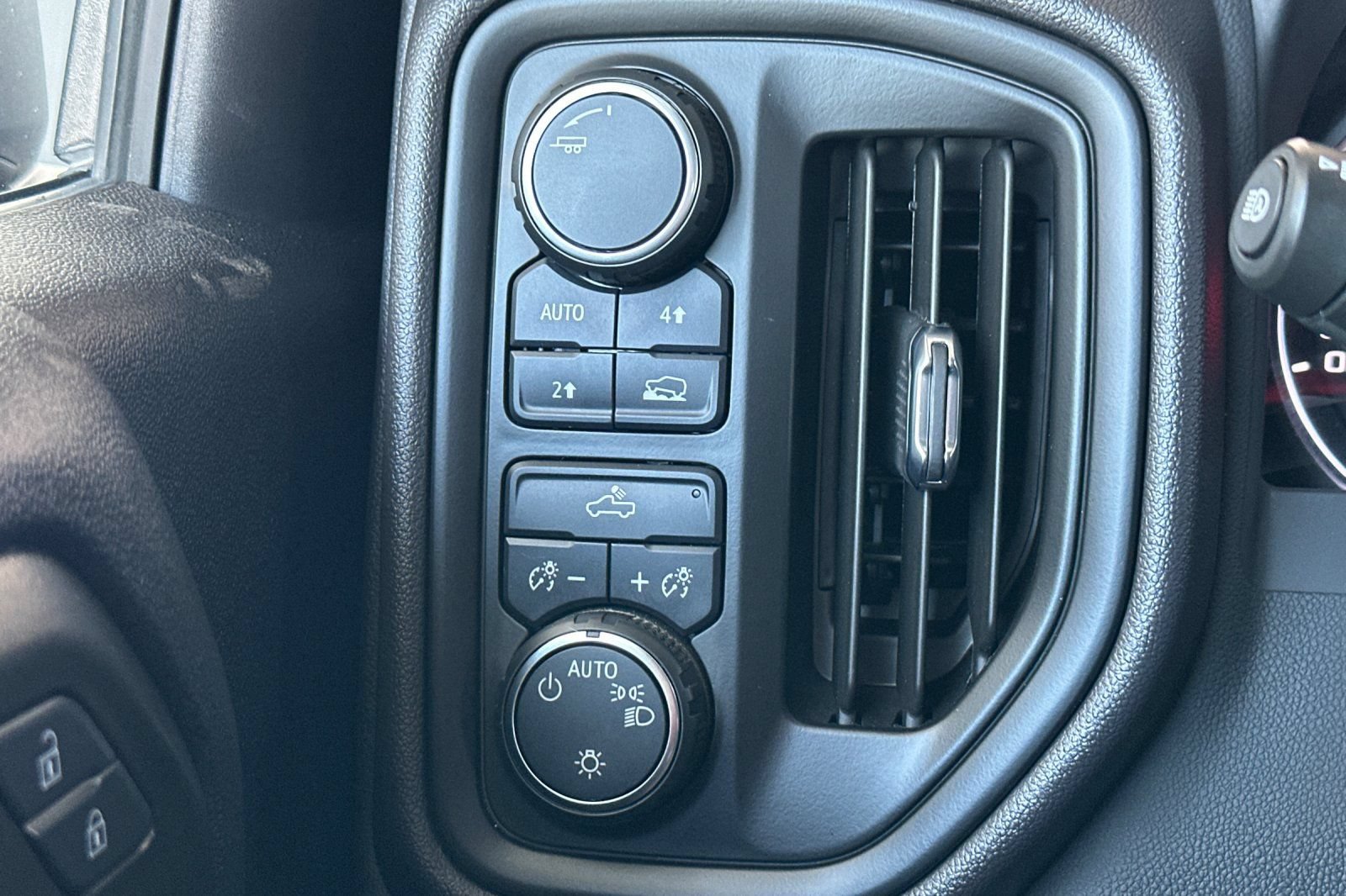 Certified 2024 Chevrolet Silverado 1500 Custom w/ LPO, Dark Essentials Package AWD/4WD image 33