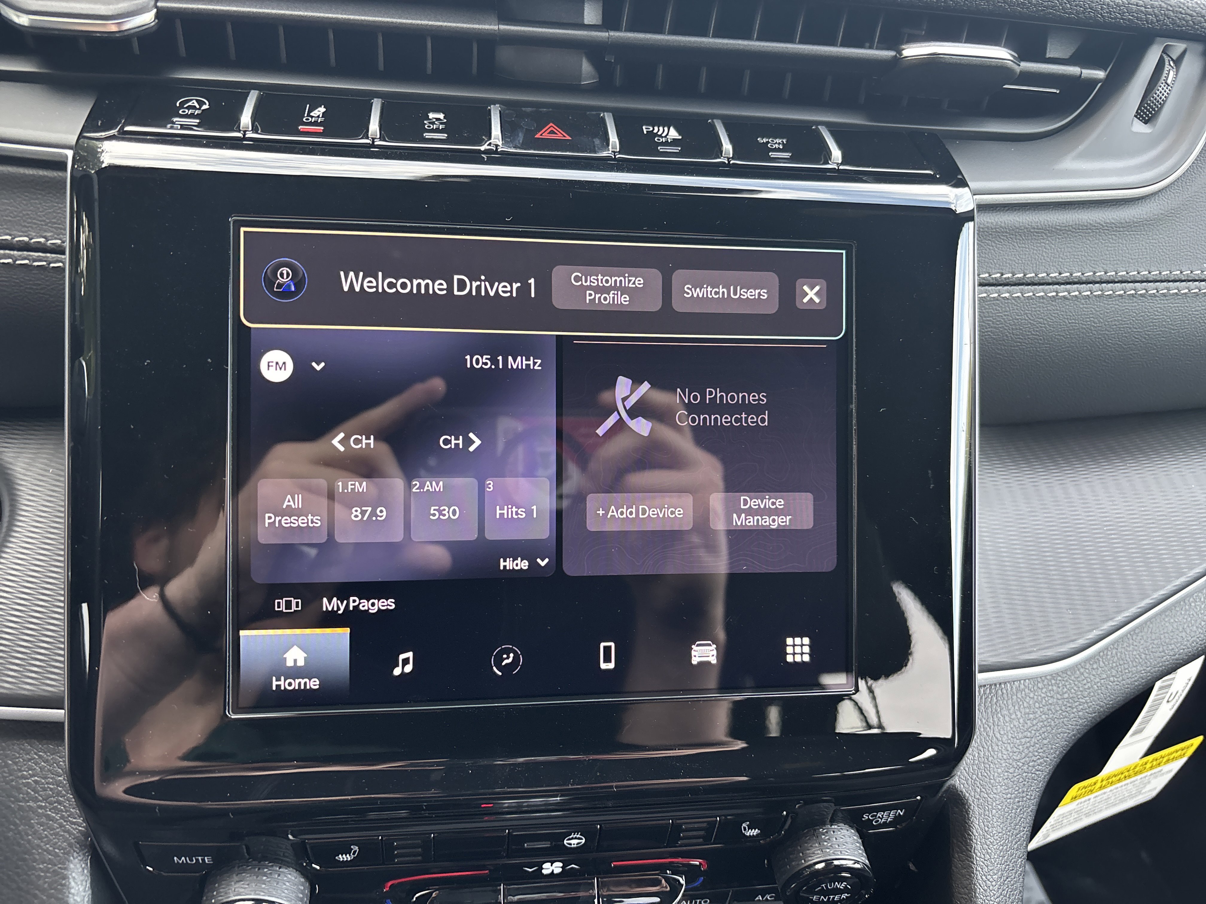 New 2025 Jeep Grand Cherokee Laredo X w/ Luxury Tech Group I image 25