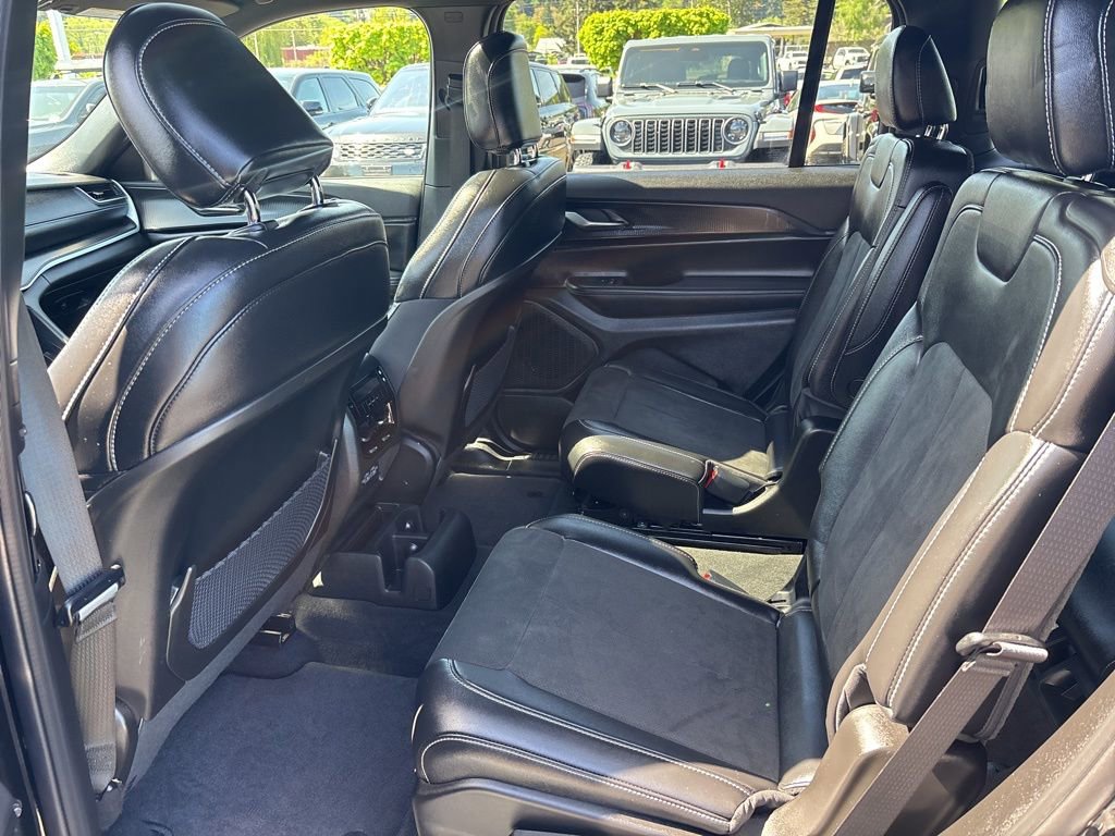 Used 2025 Jeep Grand Cherokee L Altitude AWD/4WD image 12