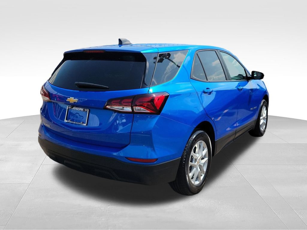 Used 2024 Chevrolet Equinox LS w/ LS Convenience Package FWD image 4