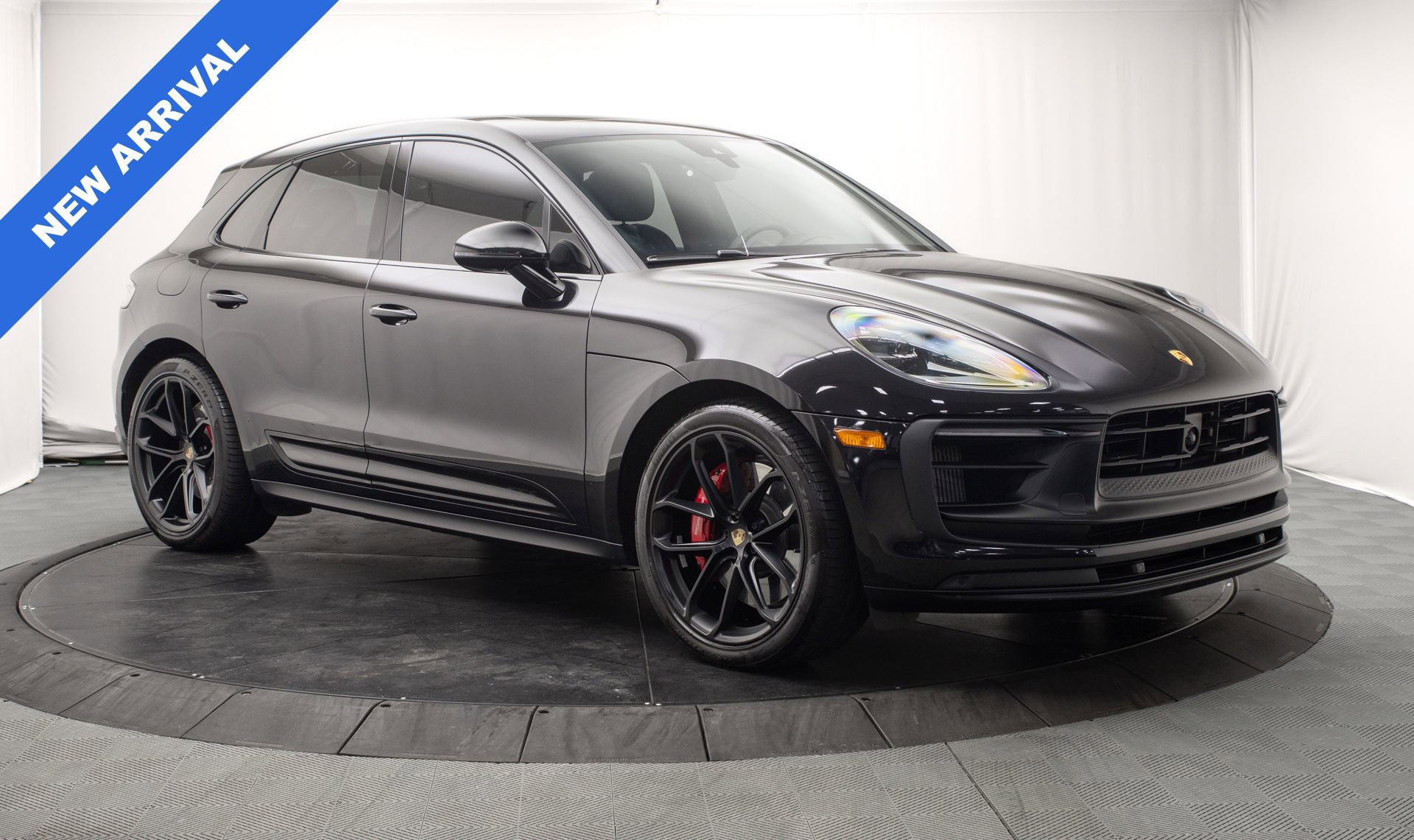 Used 2023 Porsche Macan GTS w/ GTS Sport Package AWD/4WD image 9