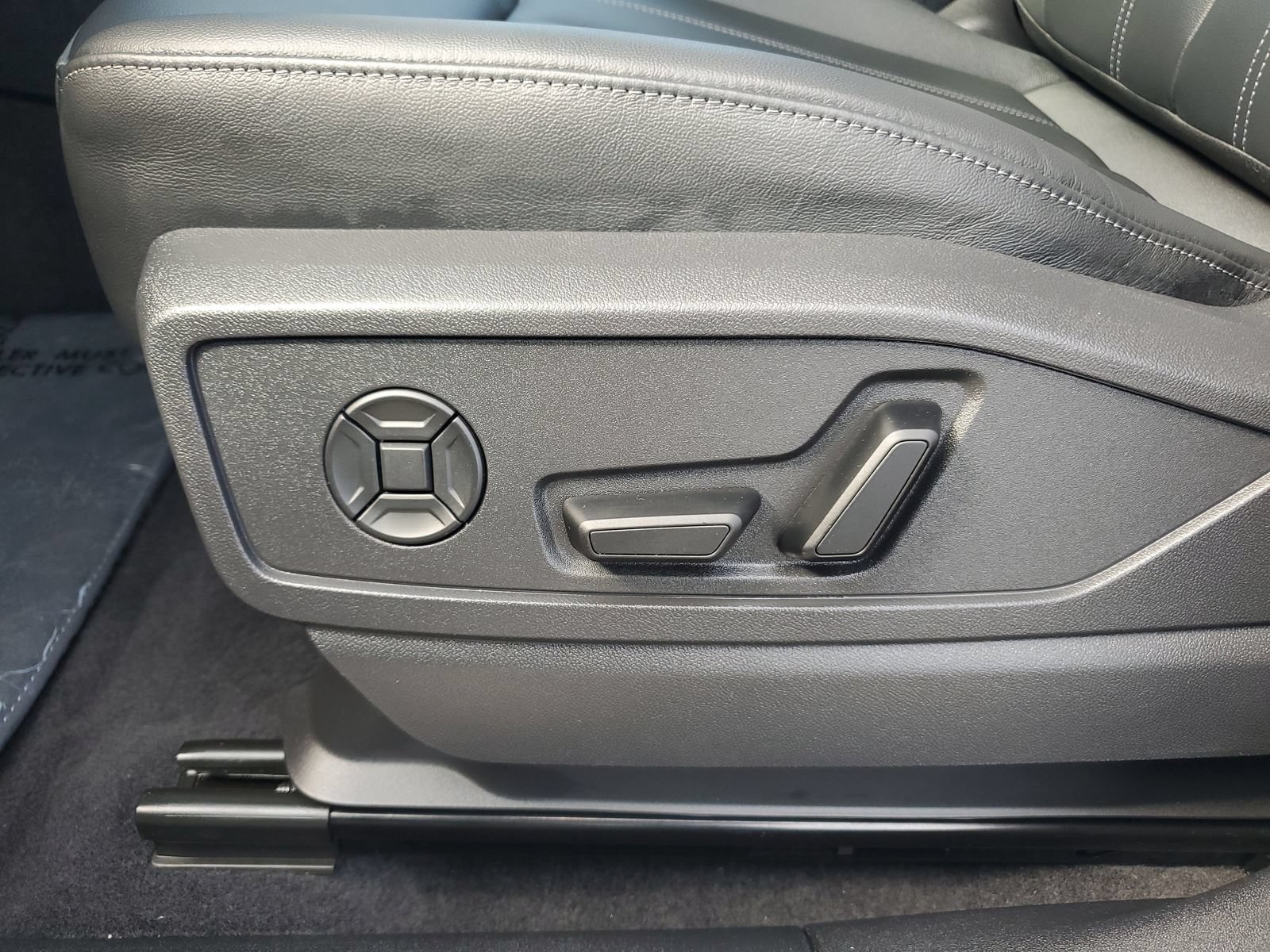 Used 2025 Audi Q5 Premium w/ Premium Plus AWD/4WD image 23