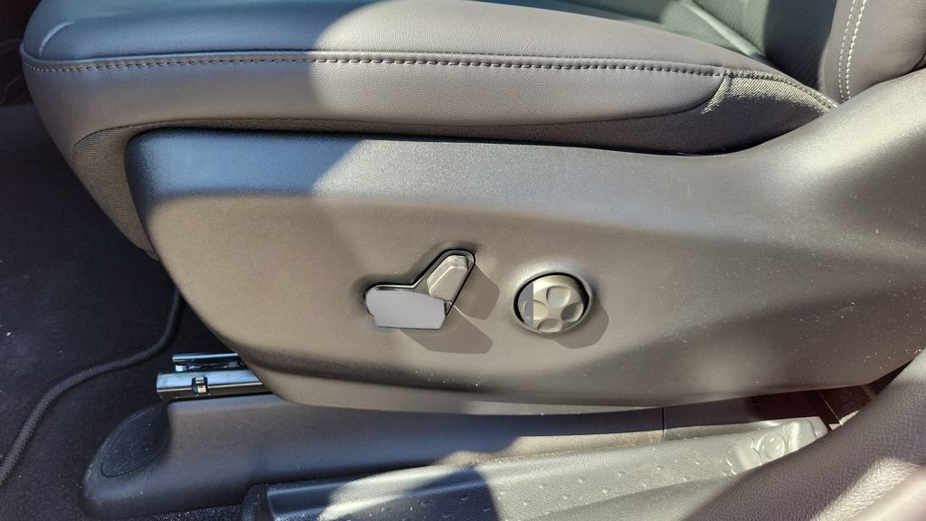 New 2027 Chrysler Pacifica Select AWD/4WD image 16