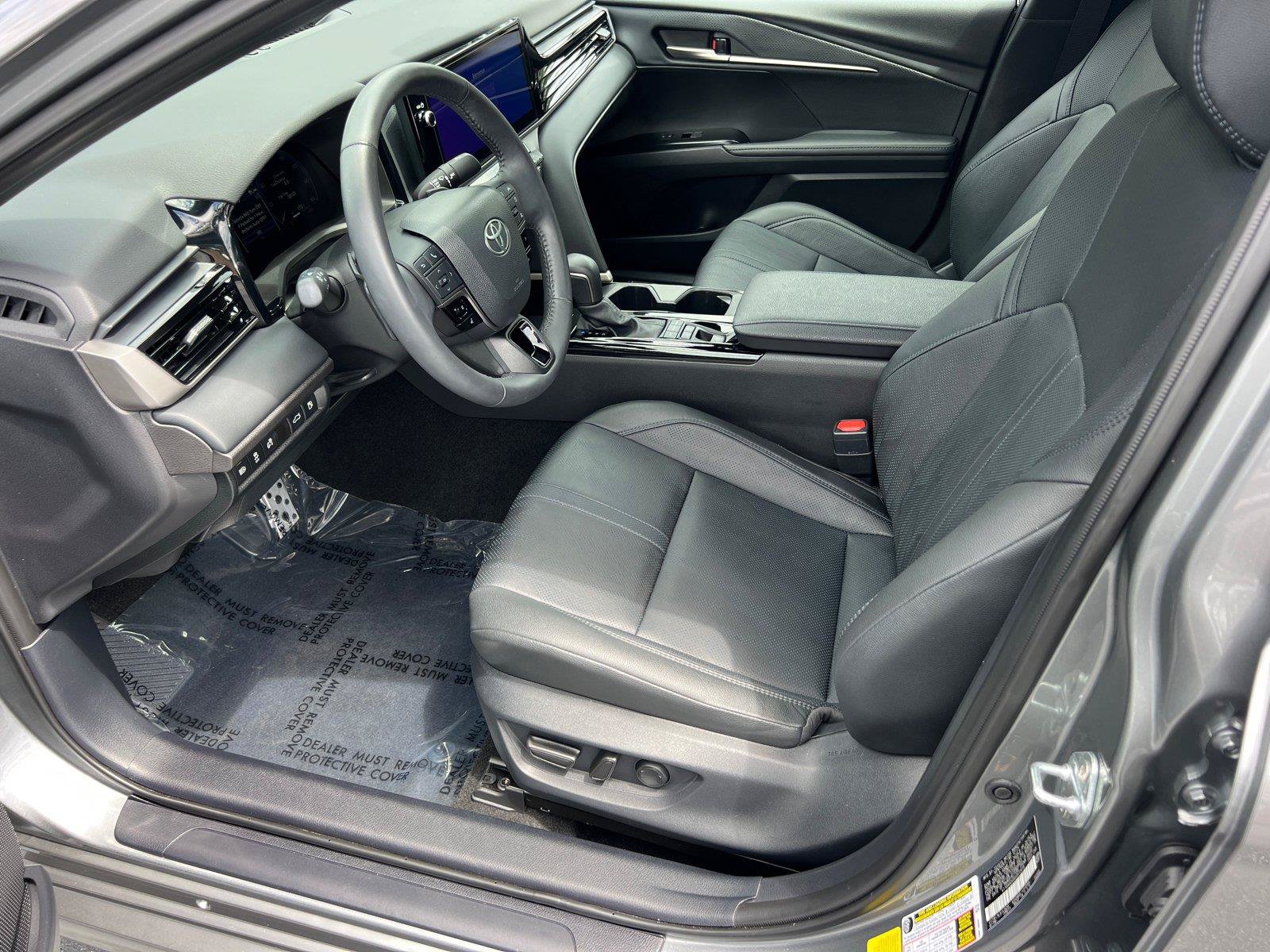 Used 2025 Toyota Camry XSE FWD image 9