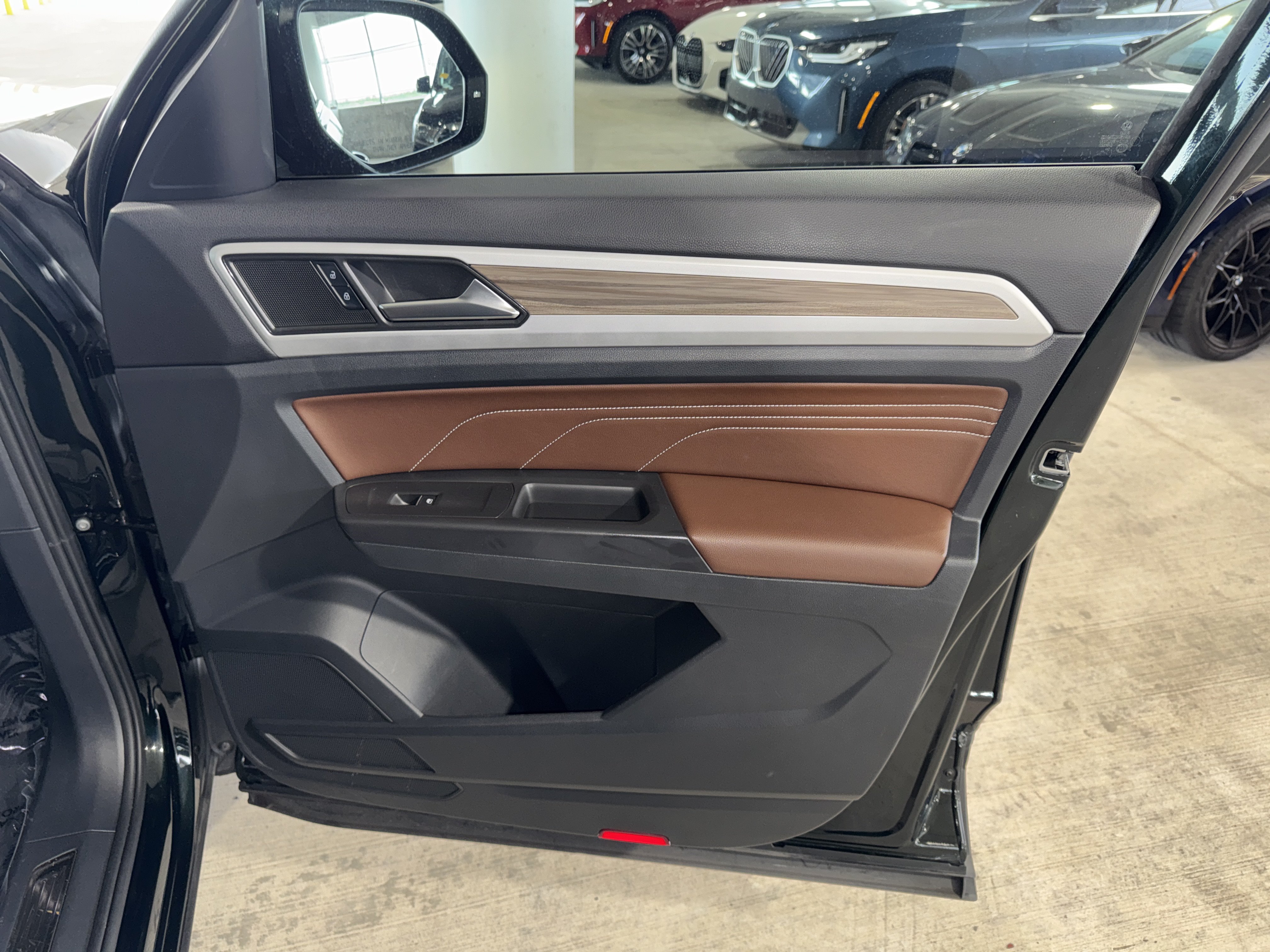 Used 2022 Volkswagen Atlas SEL AWD/4WD image 9