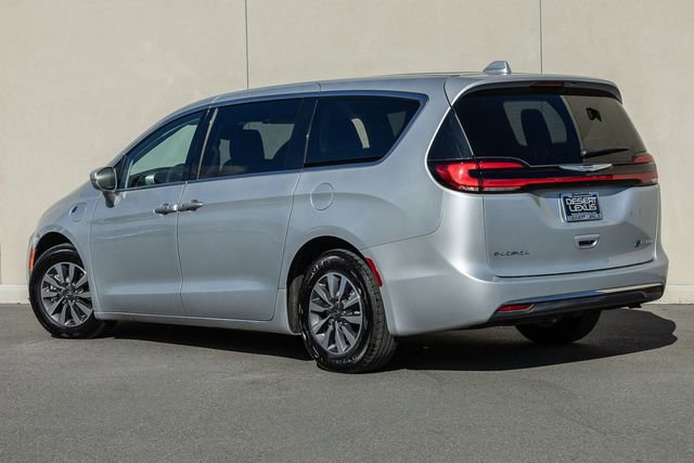 Used 2022 Chrysler Pacifica Touring-L image 3