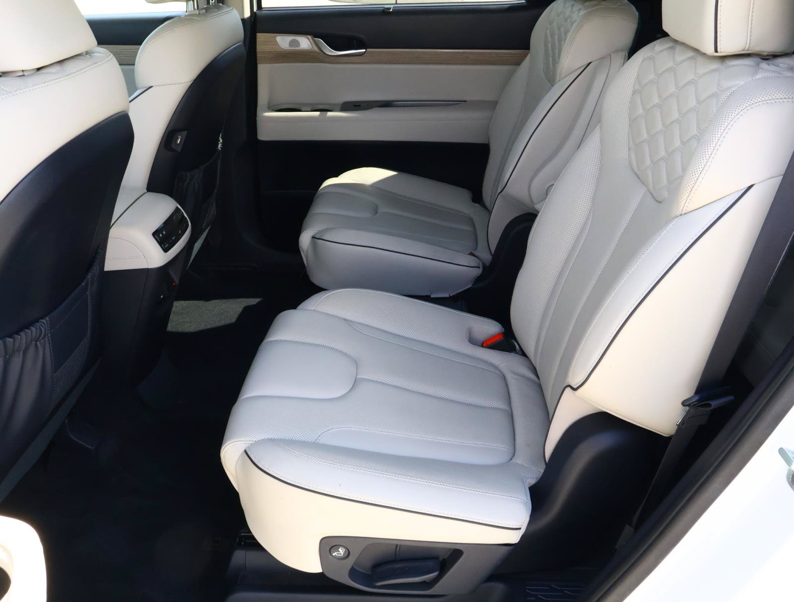 Used 2021 Hyundai Palisade Limited w/ Cargo Package FWD image 21