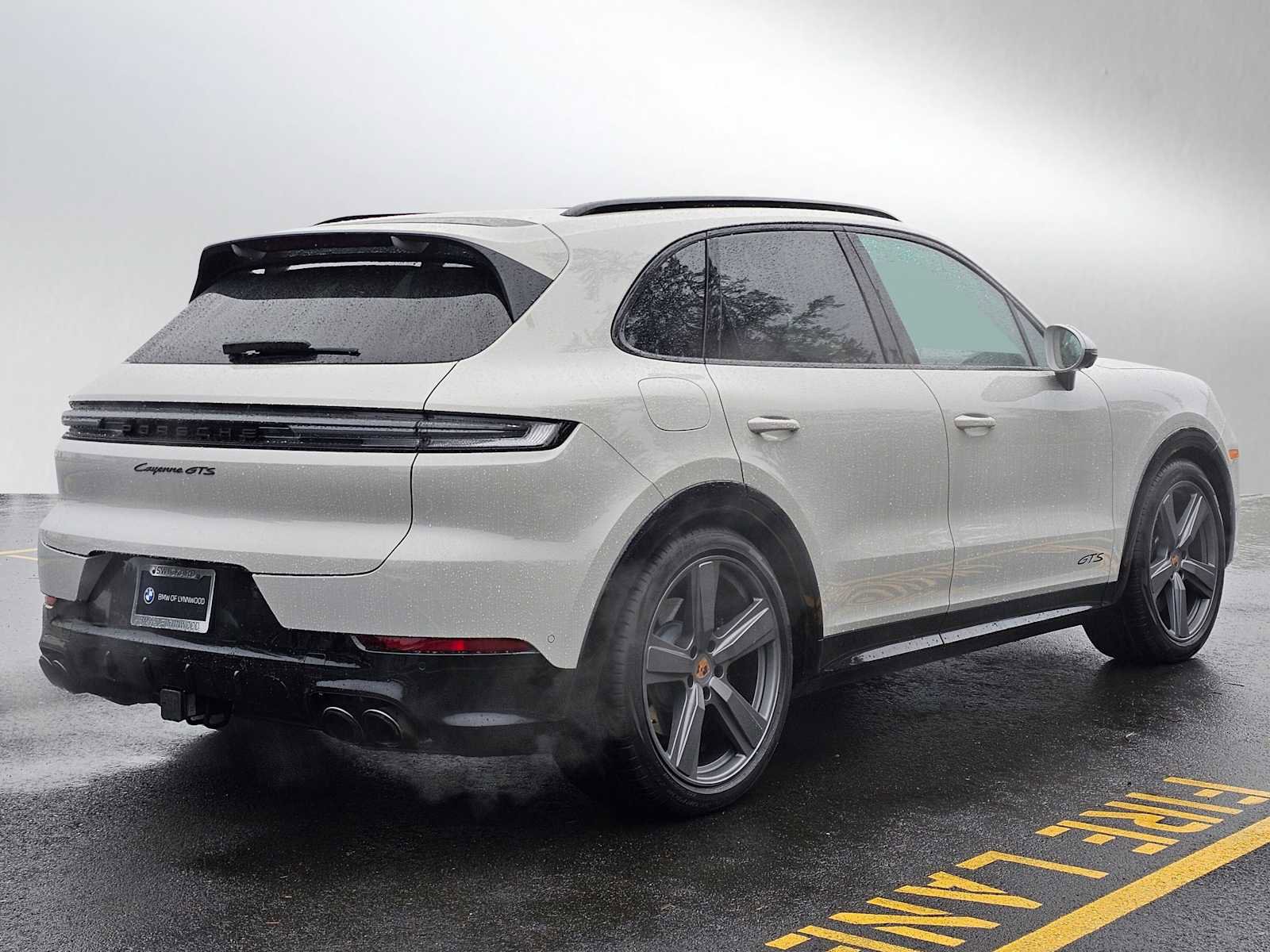 Used 2025 Porsche Cayenne GTS AWD/4WD image 3