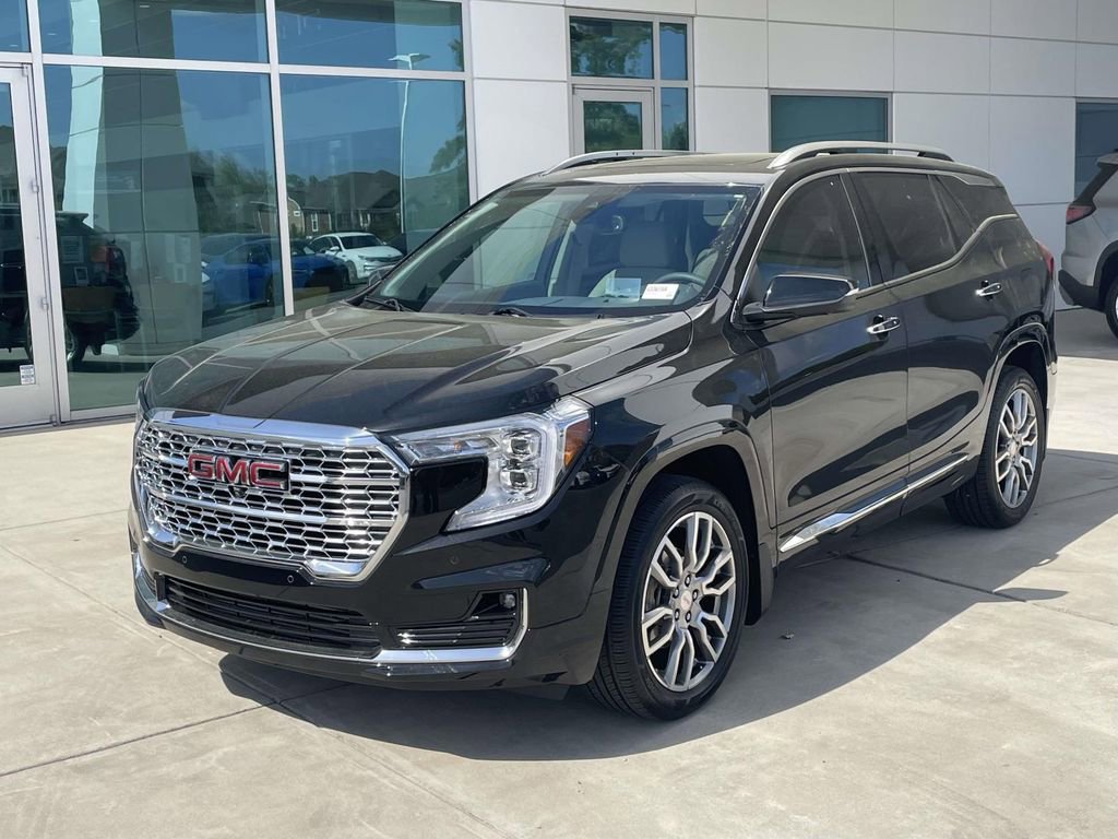 Used 2024 GMC Terrain Denali w/ Denali Premium Package image 2