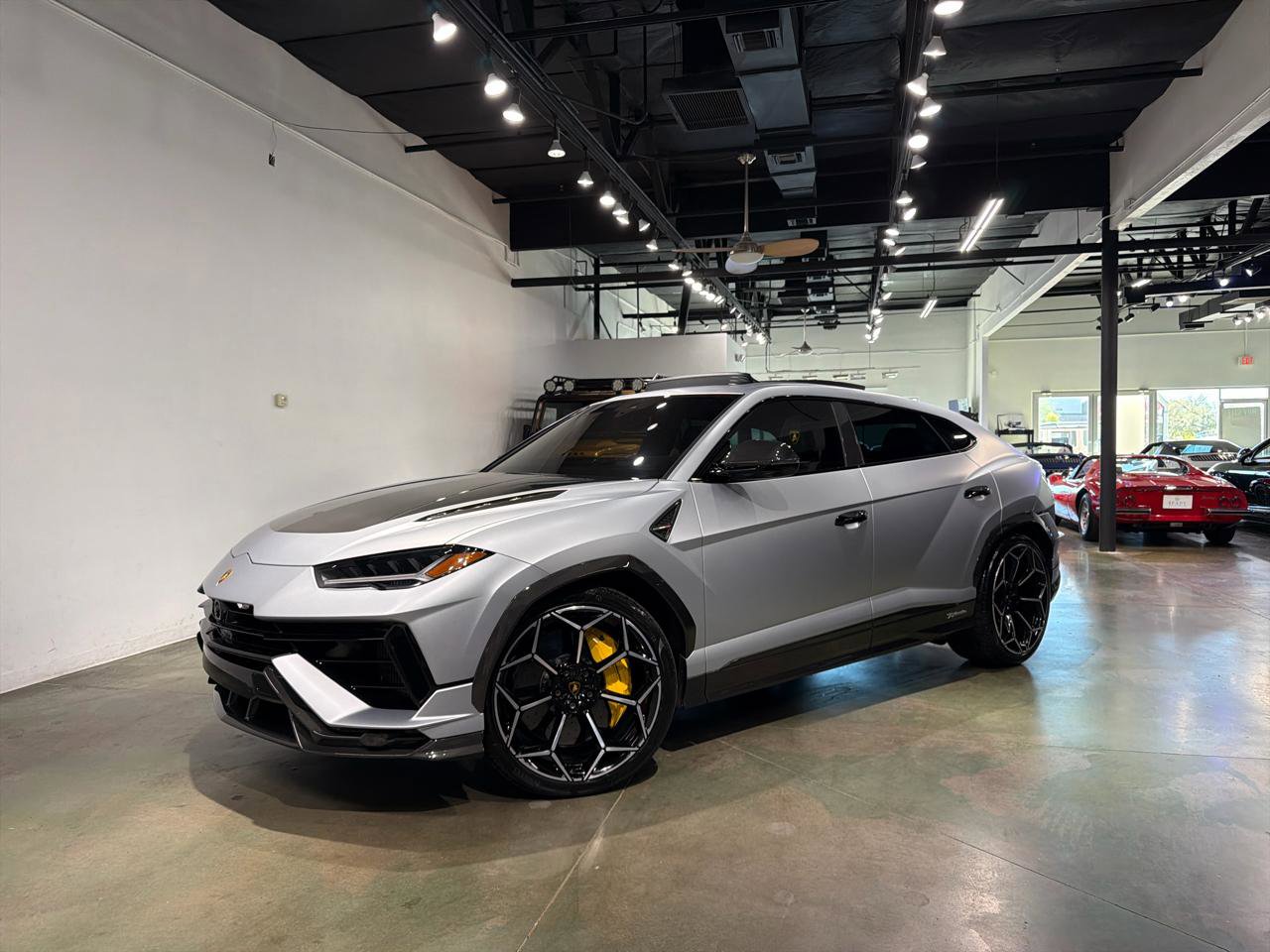 Used 2024 Lamborghini Urus Performante AWD/4WD image 2