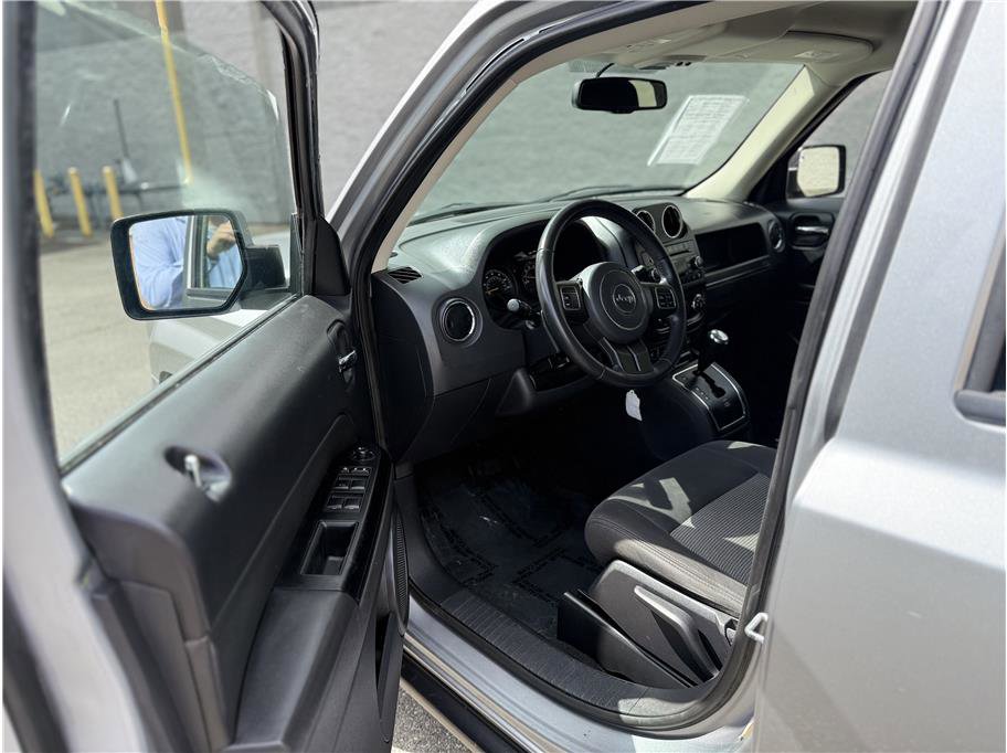 Used 2017 Jeep Patriot Latitude image 9