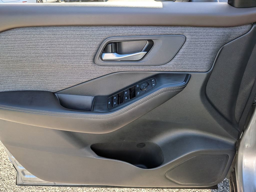 Used 2022 Nissan Rogue SV FWD image 30
