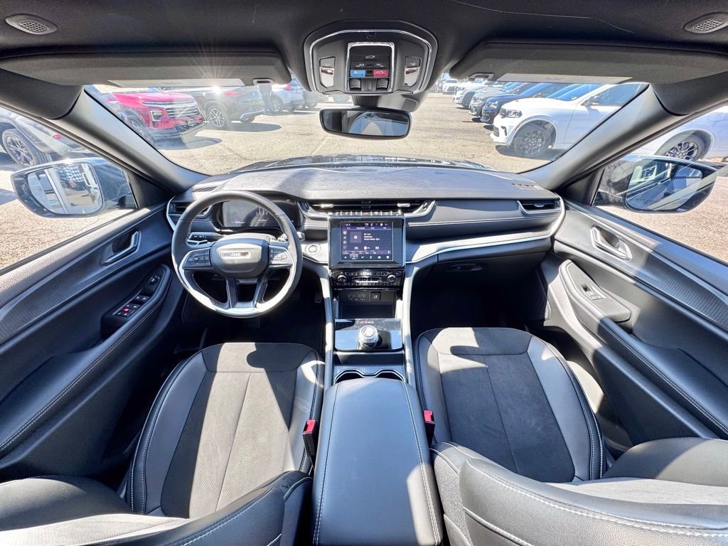 Used 2024 Jeep Grand Cherokee Altitude image 10