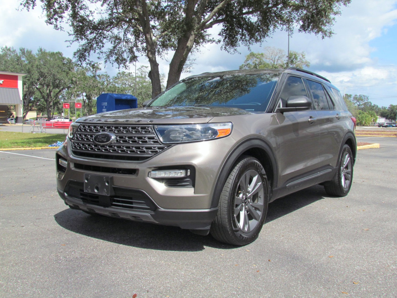 Used 2021 Ford Explorer XLT w/ Equipment Group 202A image 2