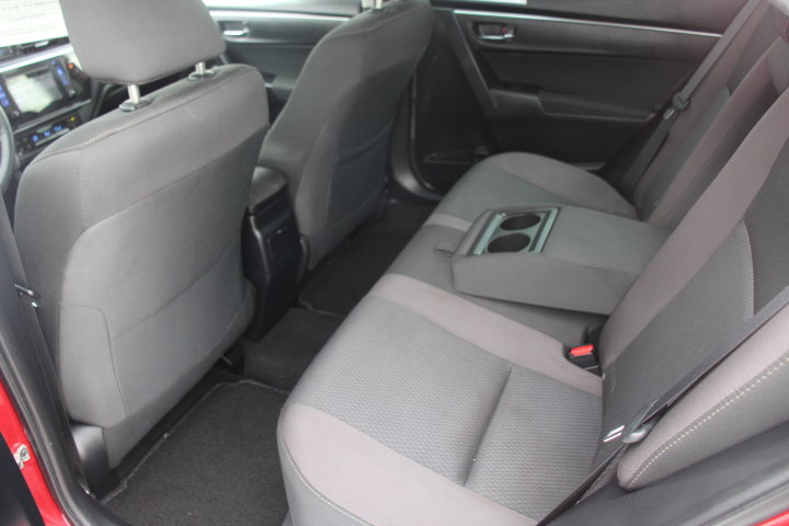 Used 2017 Toyota Corolla LE w/ Carpet Mat Package (TMS) FWD image 13