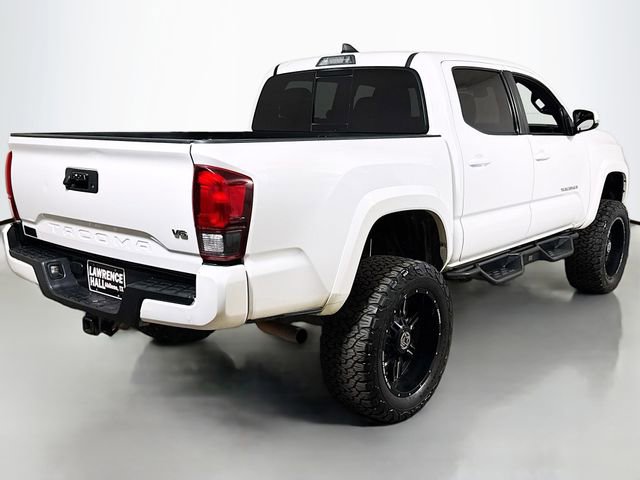 Used 2018 Toyota Tacoma TRD Sport AWD/4WD image 4
