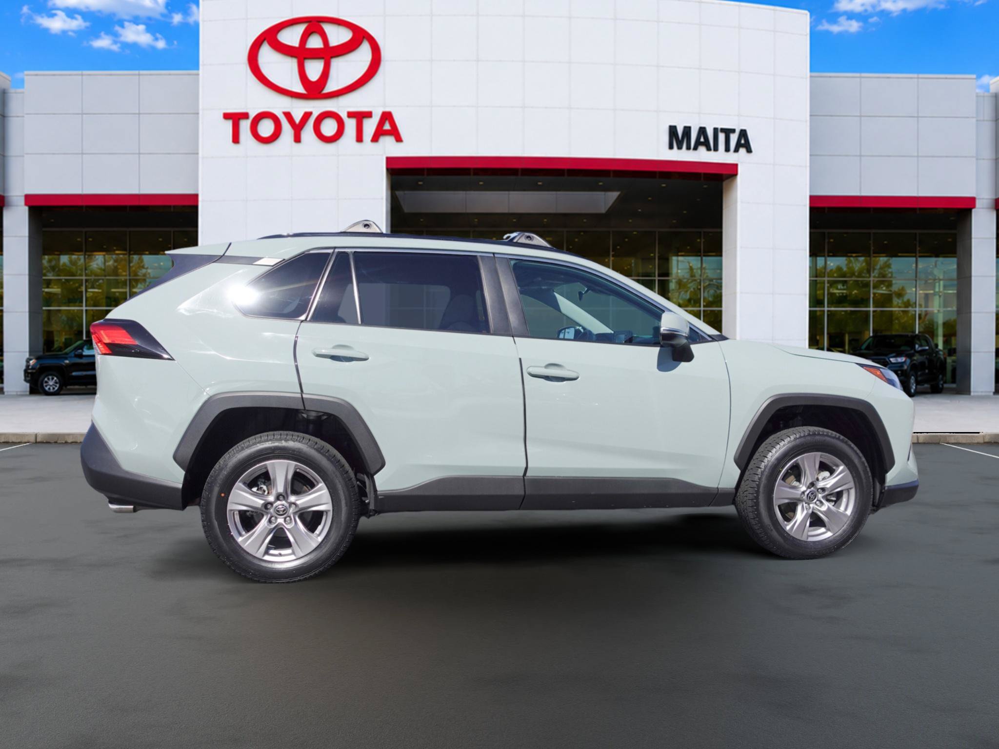 Used 2022 Toyota RAV4 XLE w/ Convenience Package AWD/4WD image 2