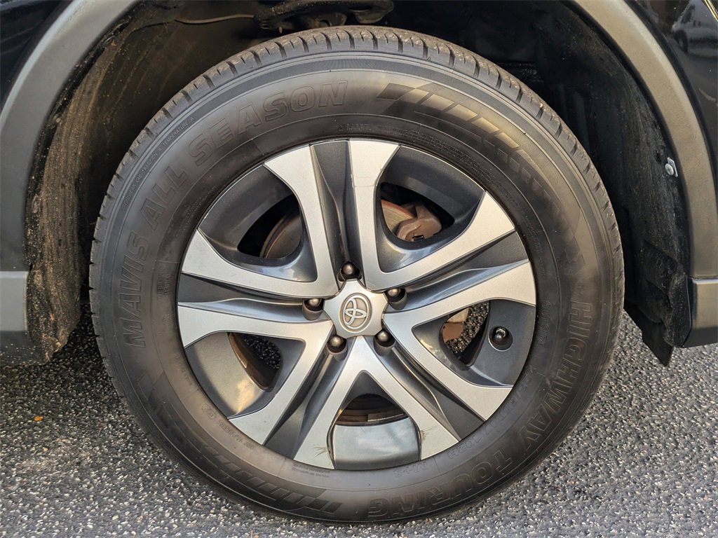 Used 2018 Toyota RAV4 LE image 12