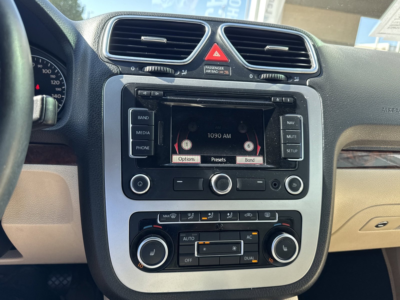 Used 2012 Volkswagen Eos Lux image 23