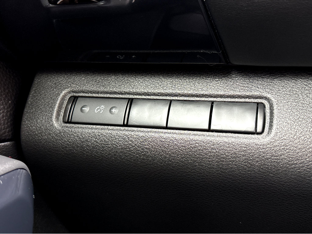 Used 2025 Nissan Pathfinder S FWD image 13