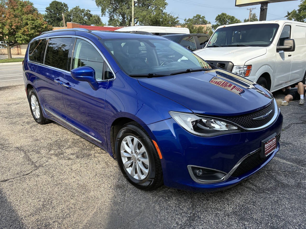 Used 2019 Chrysler Pacifica Touring-L FWD image 17