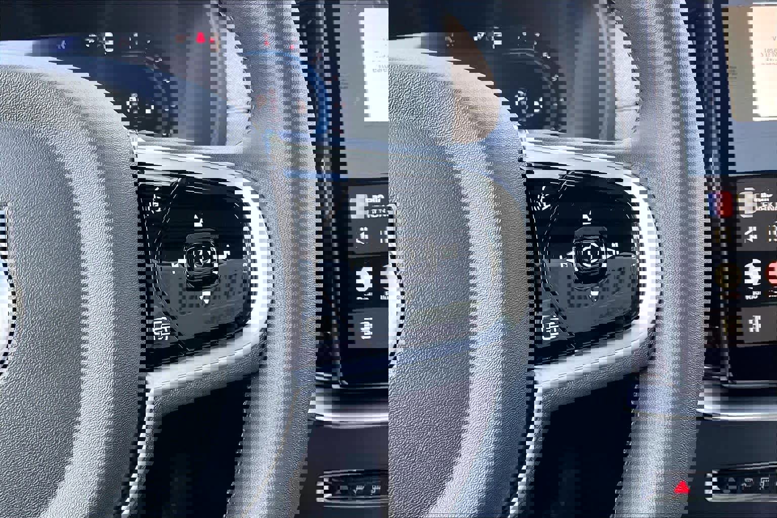 Used 2025 Volvo XC90 B5 Core w/ Protection Package Premier image 21