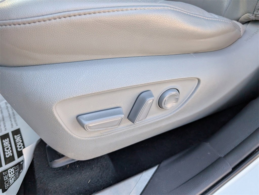 Used 2020 Toyota Highlander Limited image 10