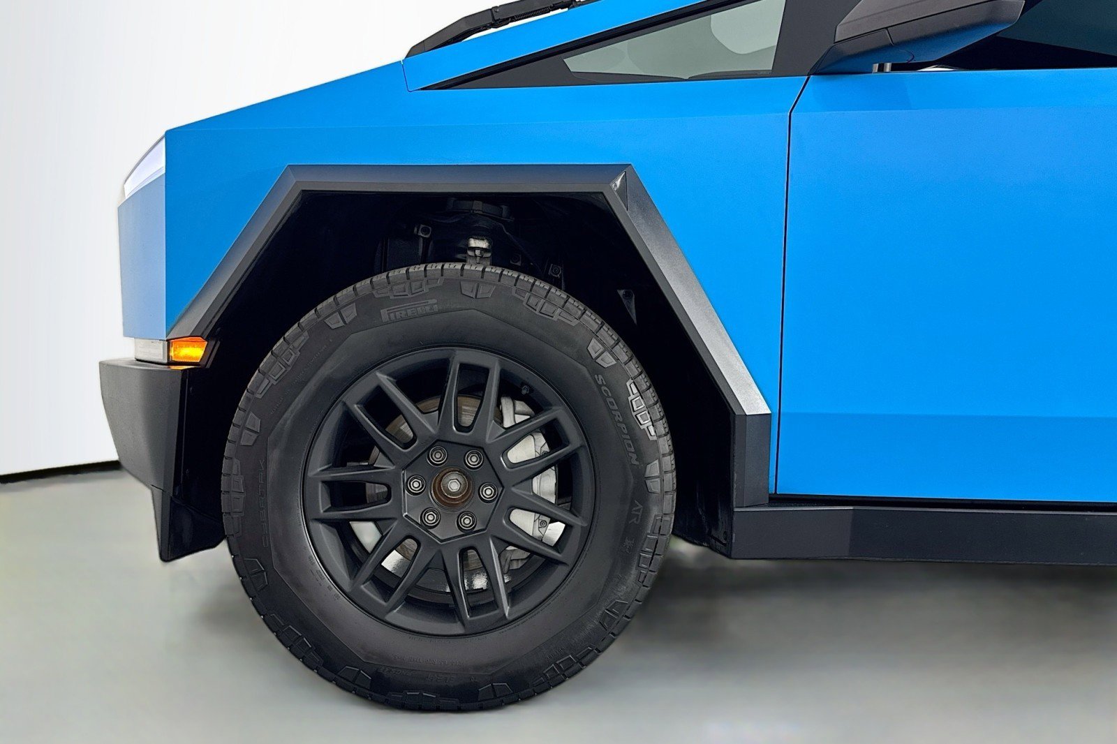 Used 2024 Tesla Cybertruck AWD Crew Cab image 10