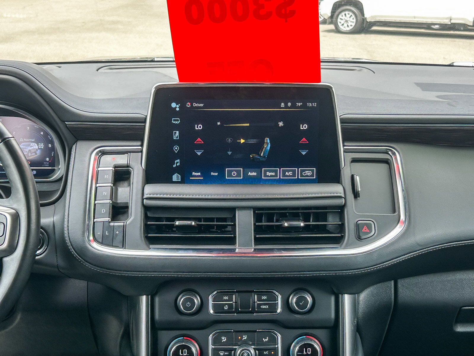 Used 2024 Chevrolet Suburban LT w/ Luxury Package image 13