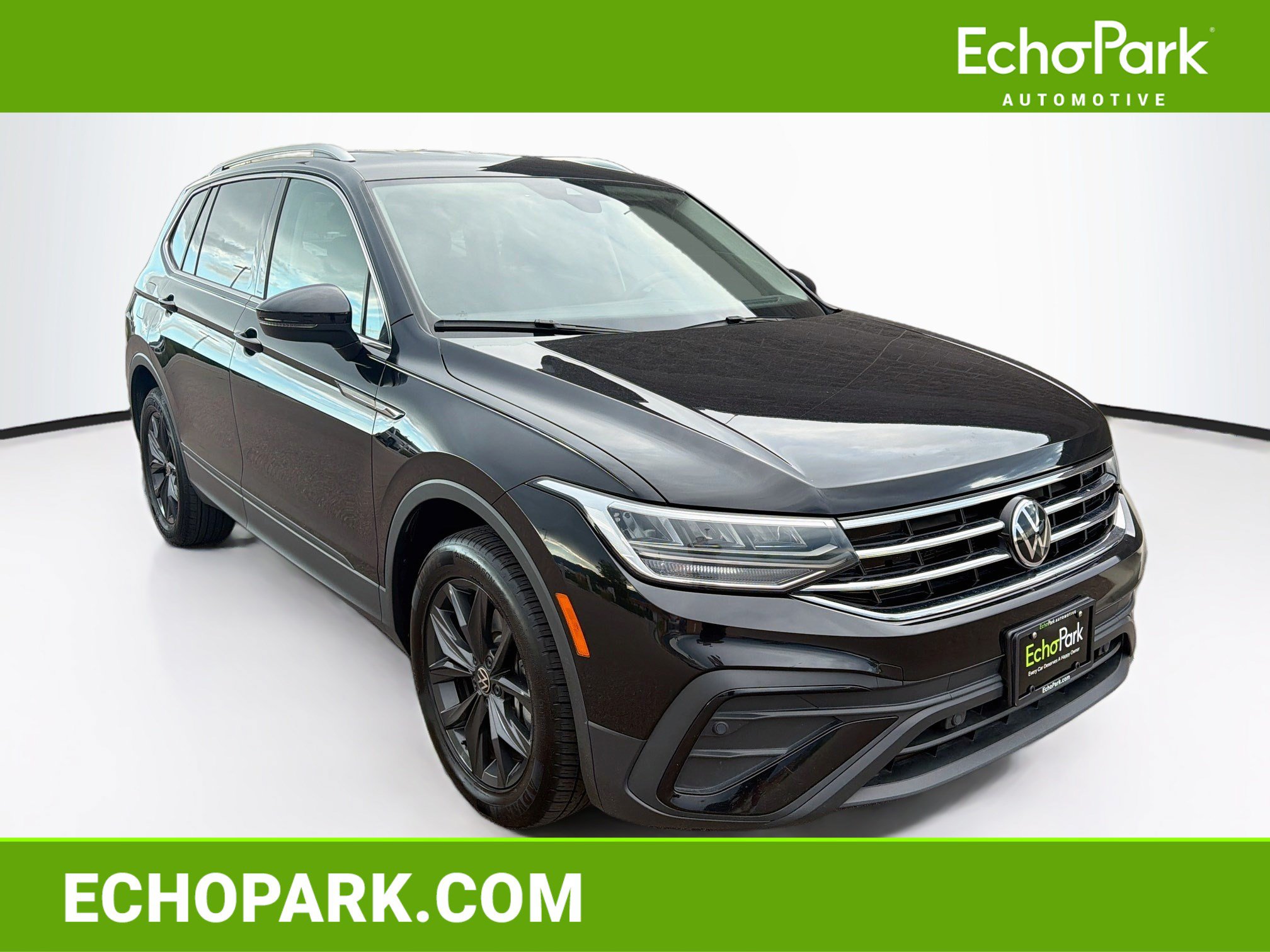 Used 2024 Volkswagen Tiguan SE AWD/4WD image 1