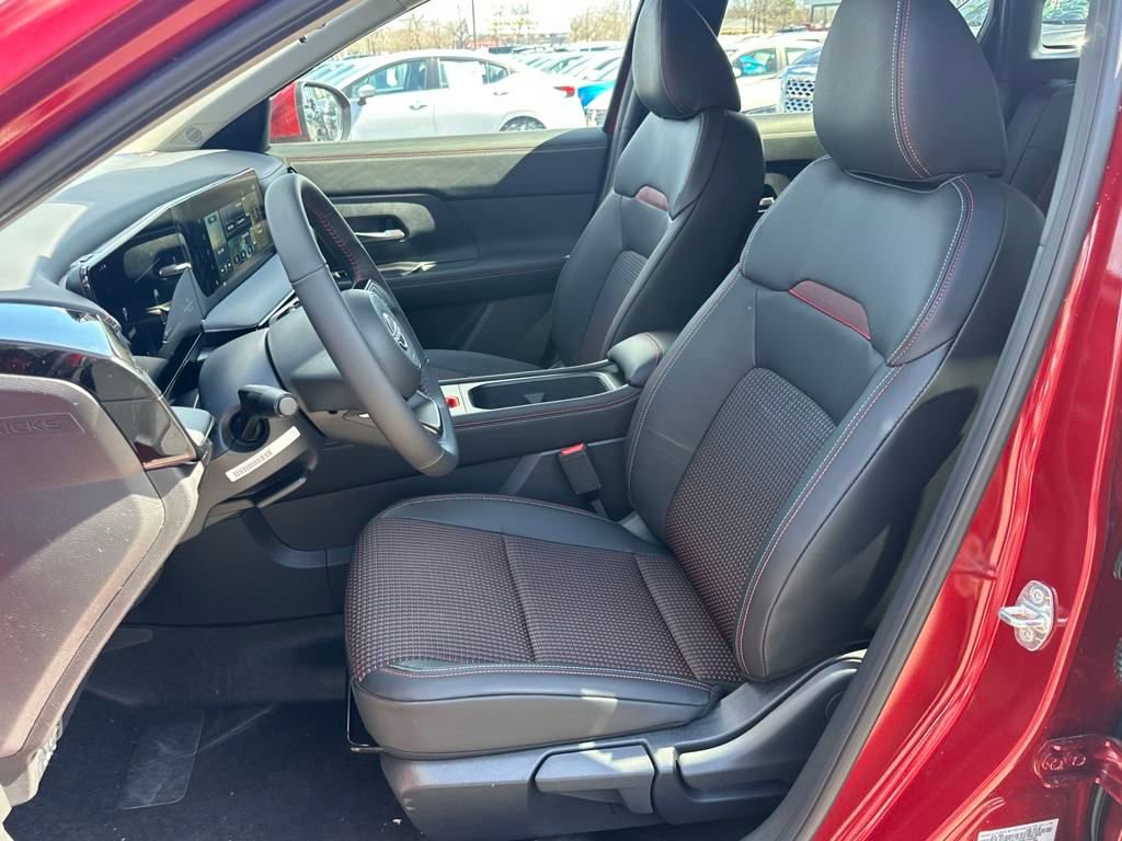 New 2025 Nissan Kicks SR image 9