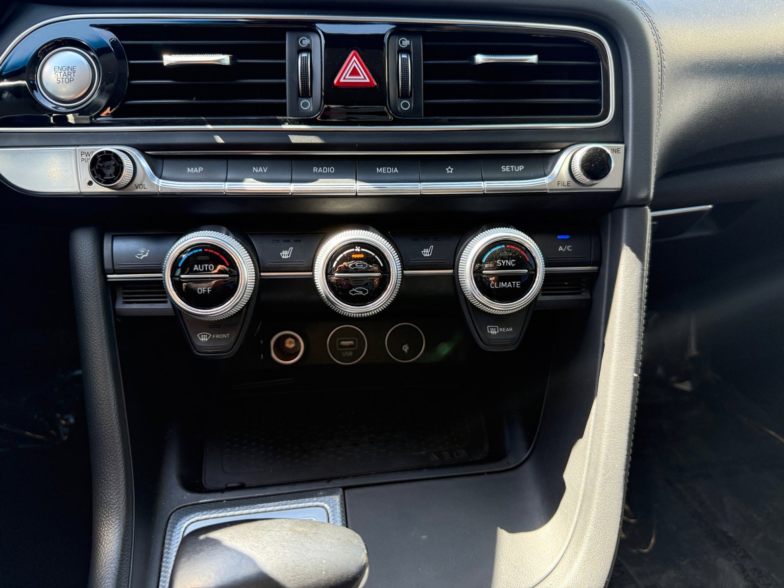 Used 2022 Genesis G70 2.0T w/ Prestige Package RWD image 13