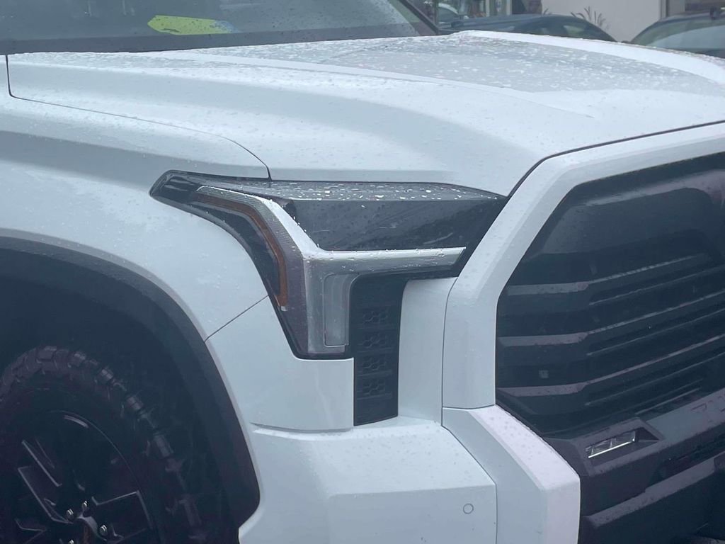 Used 2022 Toyota Tundra SR5 w/ SR5 Convenience Package image 9