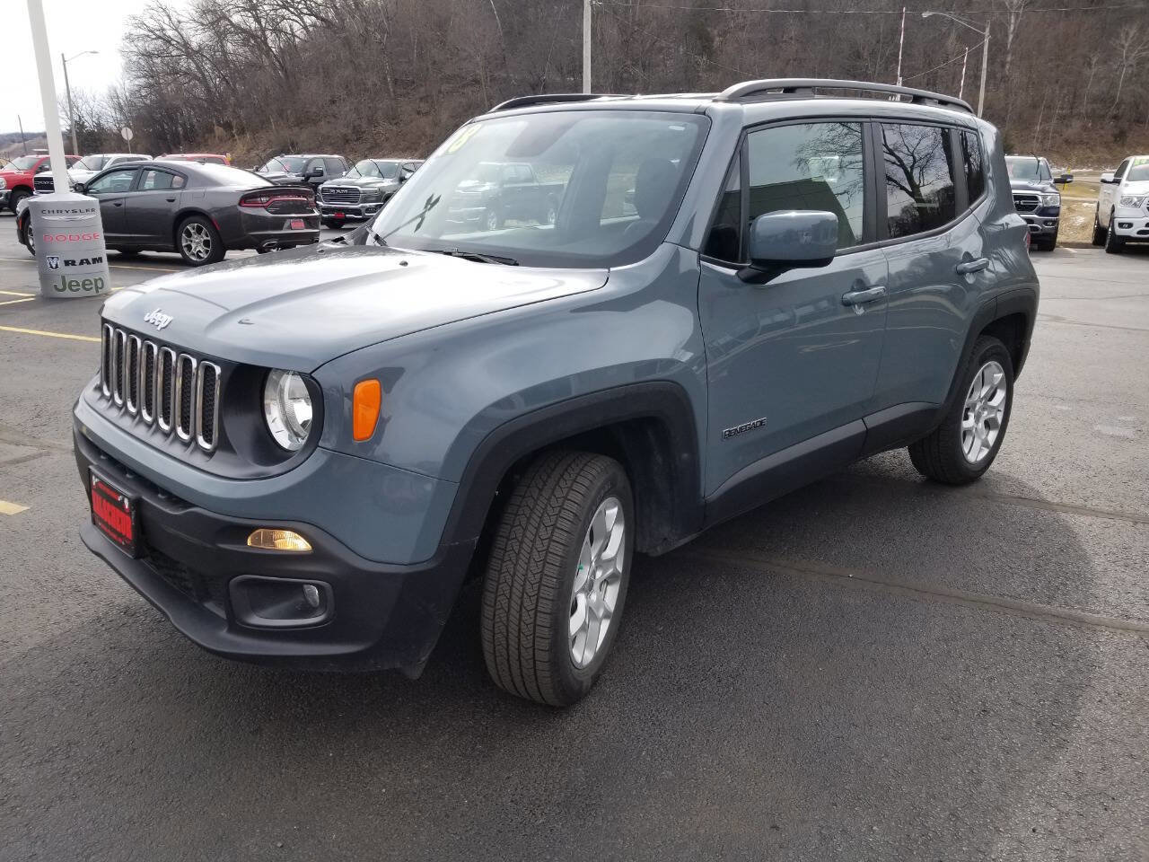 Certified 2018 Jeep Renegade Latitude AWD/4WD image 3