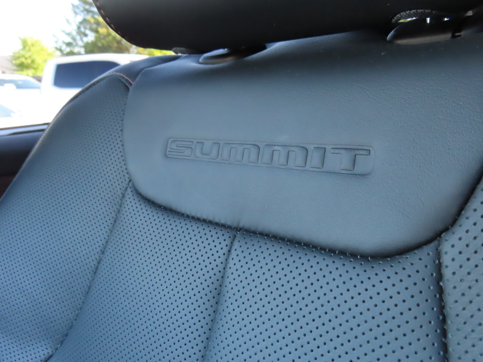 Used 2025 Jeep Grand Cherokee Summit w/ Adv Protech Group IV AWD/4WD image 29