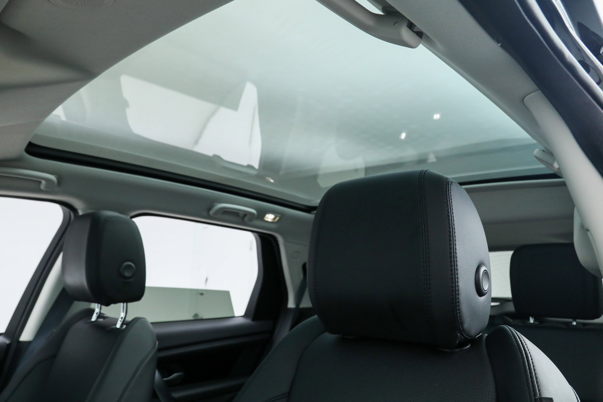 Used 2024 Land Rover Discovery Sport S image 24