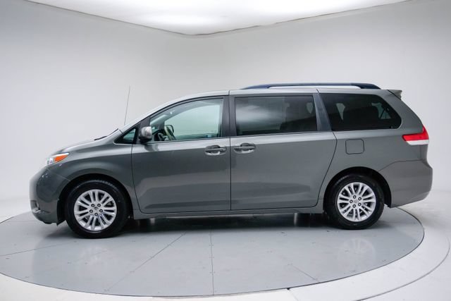 Used 2014 Toyota Sienna XLE FWD image 6